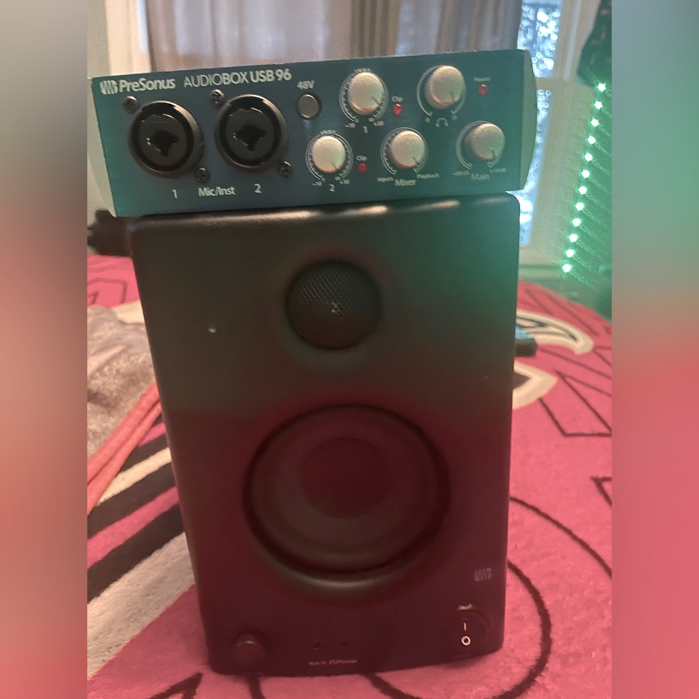 I’m selling the Eris 3.5 Studio Speaker